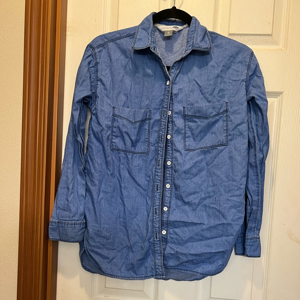 Old Navy “the boyfriend” chambray button down shirt